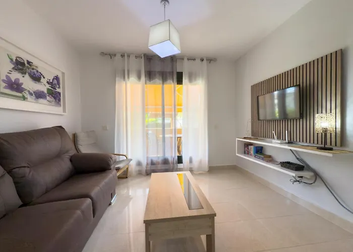 Апартаменти Cala Bajo Нерха